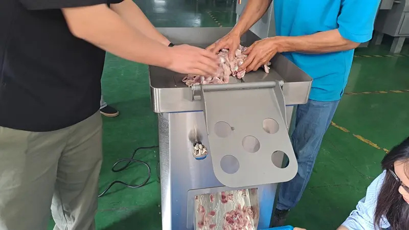 輕松省事！新鮮雞肫鴨胗連續(xù)切片加工專(zhuān)用的切肉機(jī) 